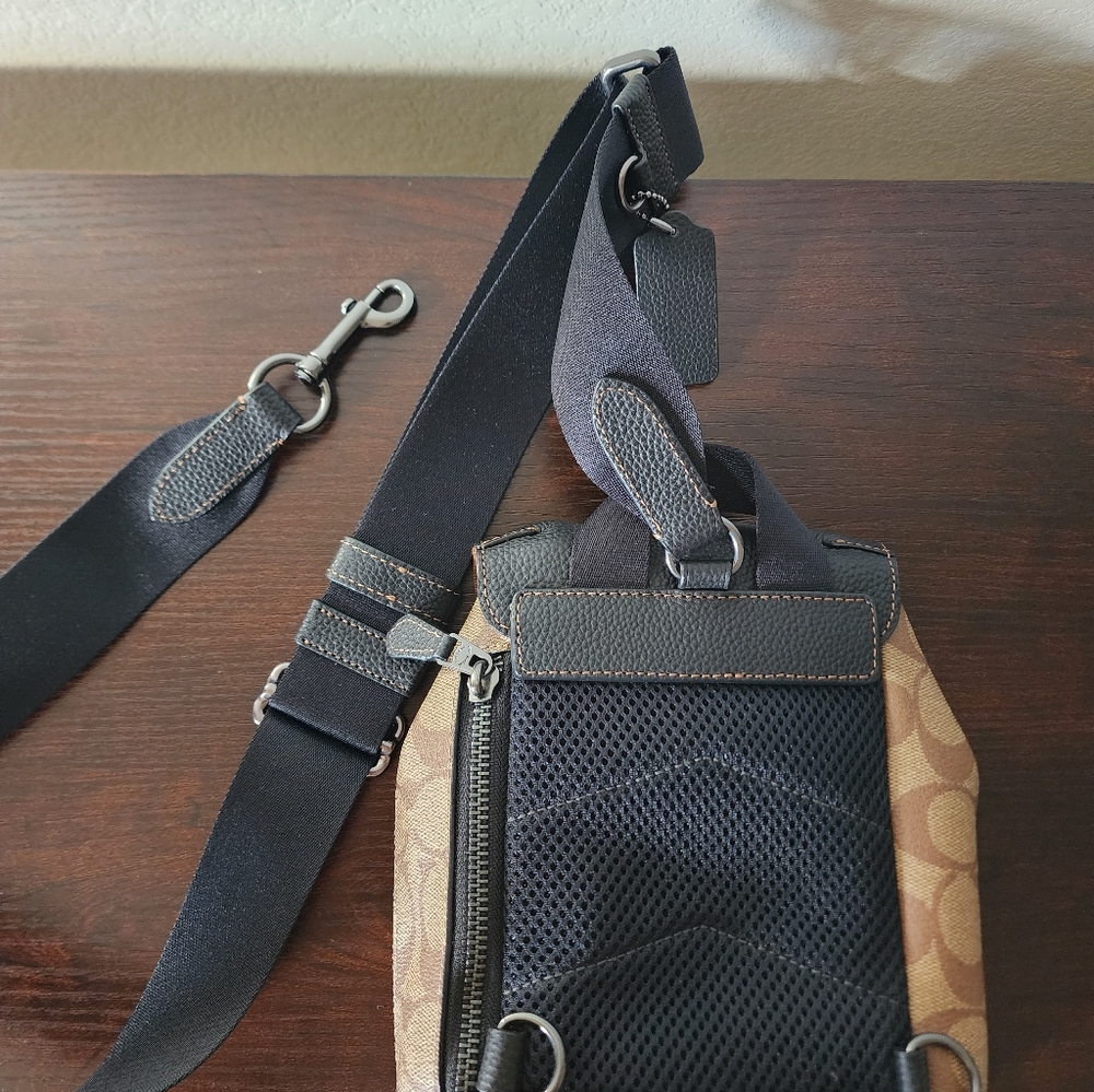 Coach Hudson - Small Sling BackPack In Signature Canvas Like New Without Tags - Picture 6 of 10